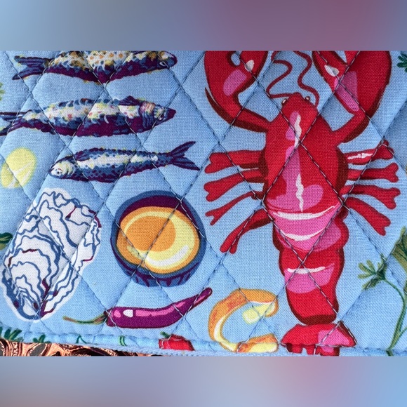 🦞Vera Bradley Quilted Seafood Boil Print continental Wallet - Picture 5 of 7